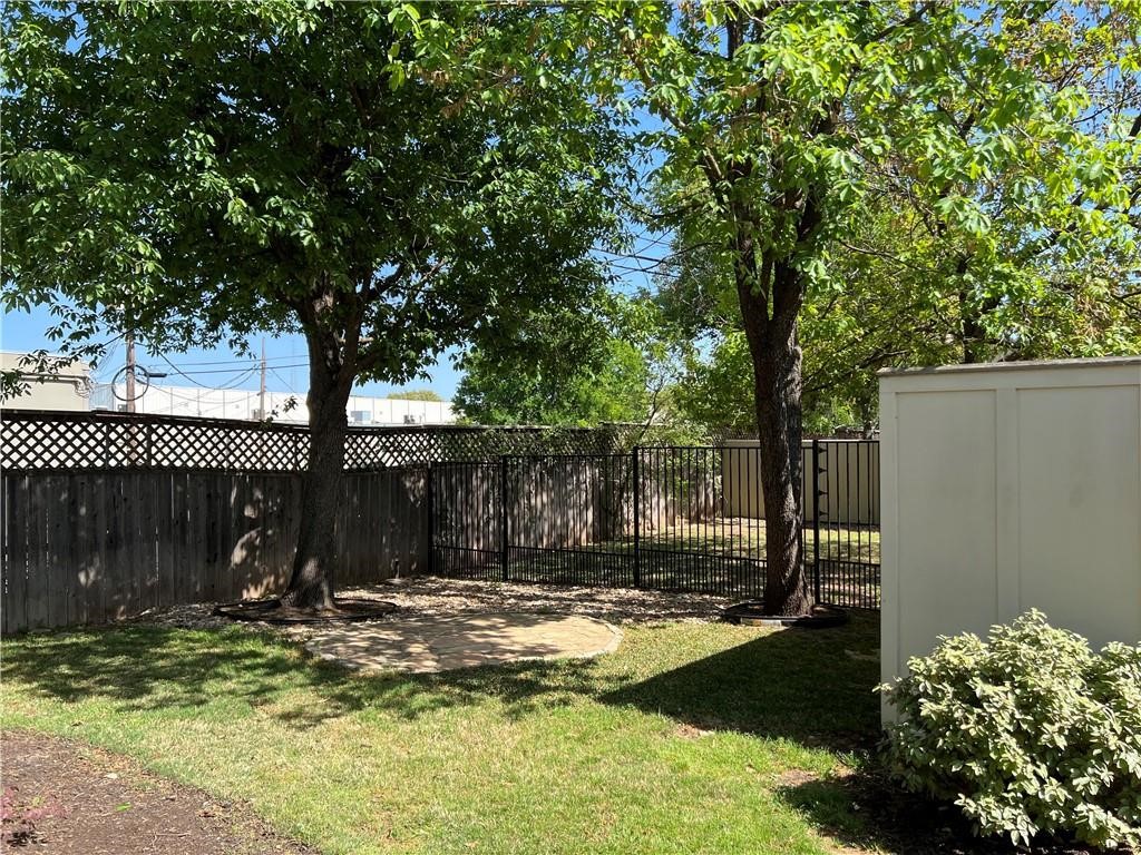 9707 Anderson Mill Road, Unit 29 Austin, TX 78750 - Photo 11 of 11 Back Yard