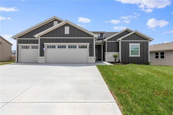 $569,375 | 1526 North 162nd Circle, Basehor, KS 66007
