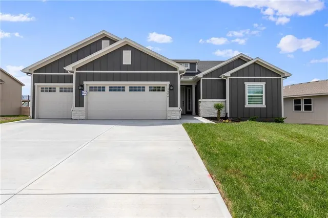 $569,375 | 1526 North 162nd Circle, Basehor, KS 66007