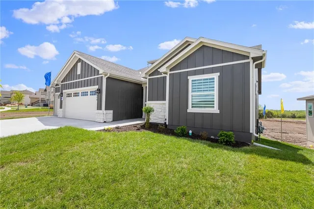 $569,375 | 1526 North 162nd Circle, Basehor, KS 66007