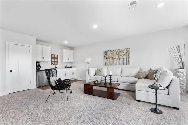 $569,375 | 1526 North 162nd Circle, Basehor, KS 66007