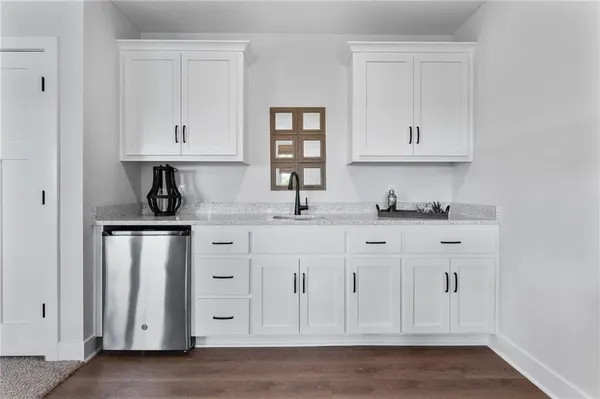 $569,375 | 1526 North 162nd Circle, Basehor, KS 66007