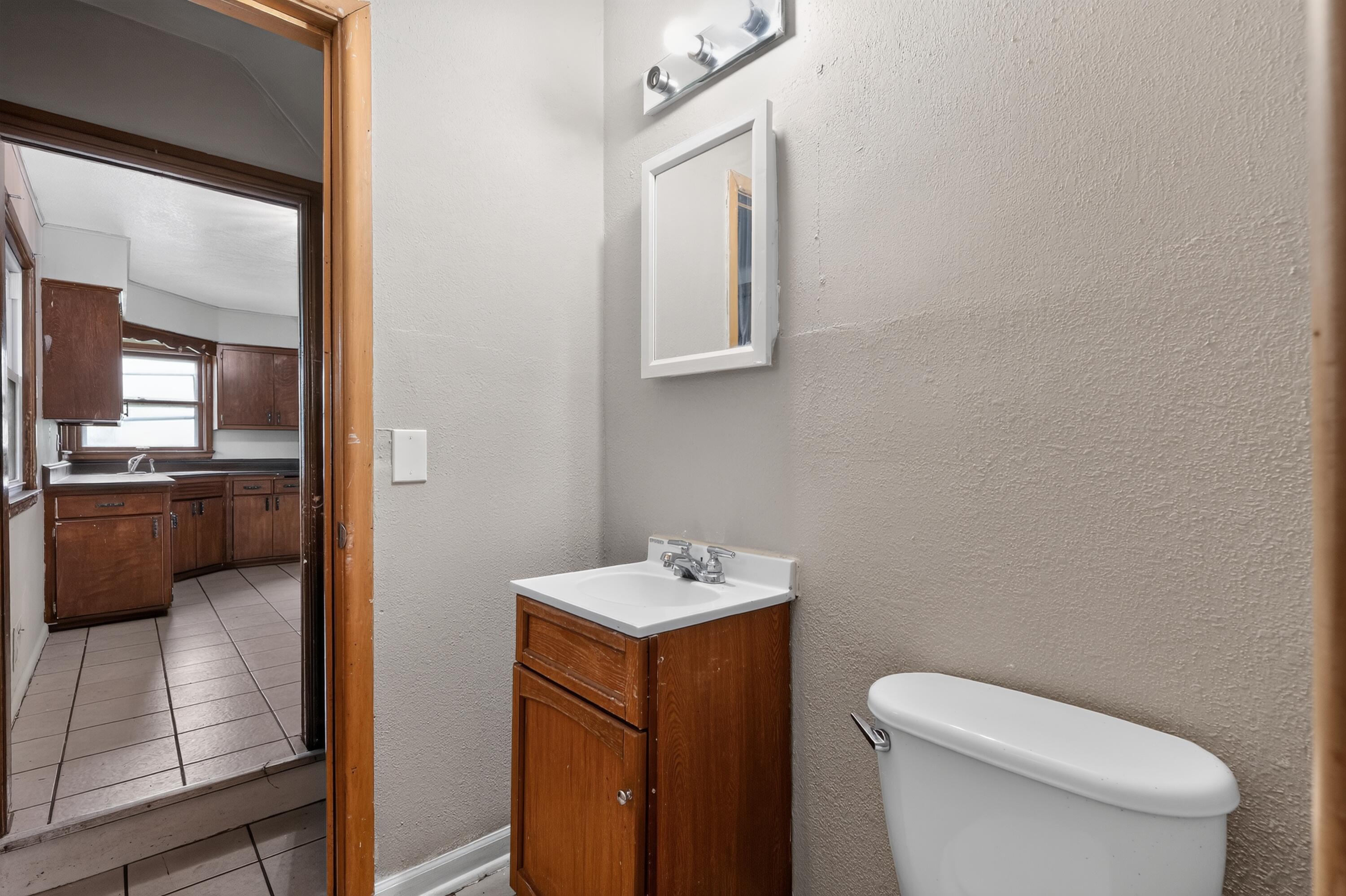 8000 West Mill Road Milwaukee, WI 53218 - Photo 31 of 44 31_8000_W_Mill_Rd-Bathroom-8686