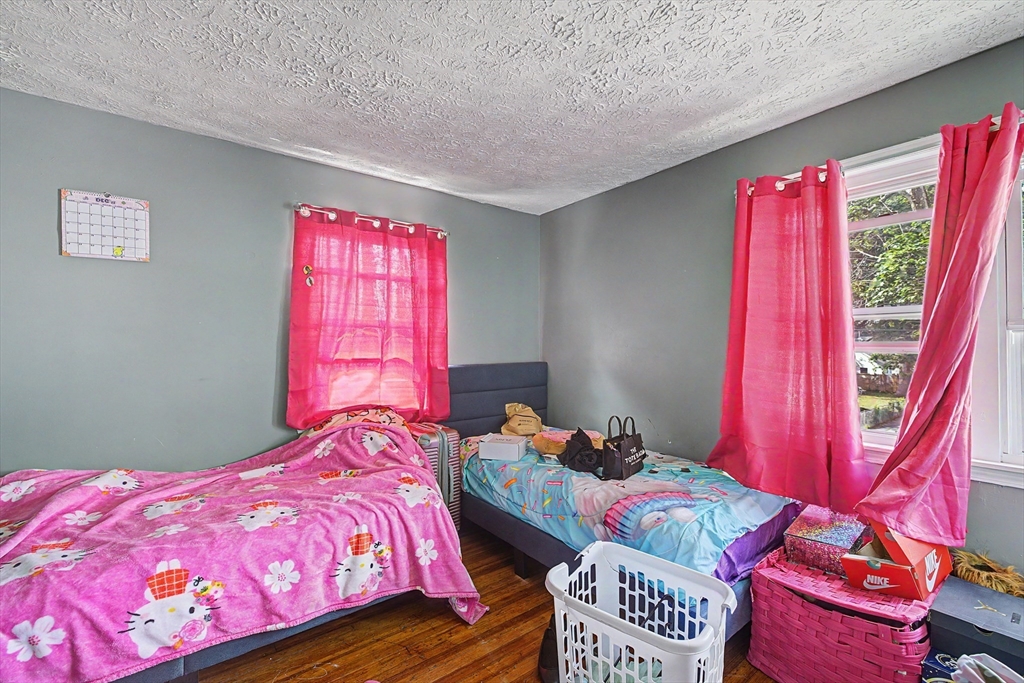 23 Jenness Street Springfield, MA 01104 - Photo 7 of 25