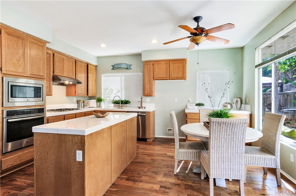 1536 Iris Grove Drive Corona, CA 92881 - Photo 9 of 37