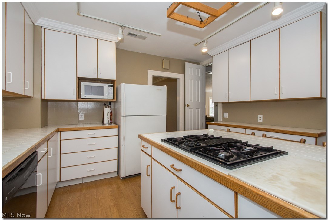 3008 Warrington Road Cleveland, OH 44120 - Photo 15 of 34