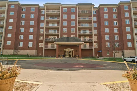$439,000 | 8340 Callie Avenue, Unit 402, Morton Grove, IL 60053