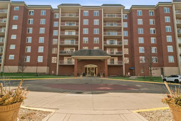 $439,000 | 8340 Callie Avenue, Unit 402, Morton Grove, IL 60053