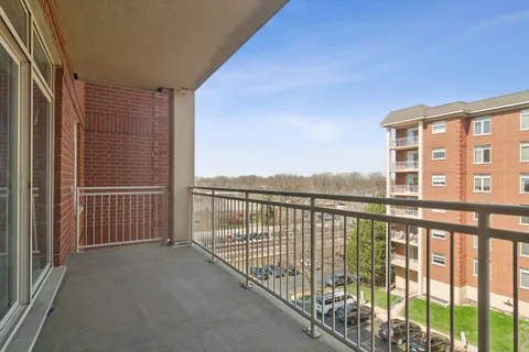 $439,000 | 8340 Callie Avenue, Unit 402, Morton Grove, IL 60053