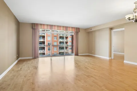 $439,000 | 8340 Callie Avenue, Unit 402, Morton Grove, IL 60053
