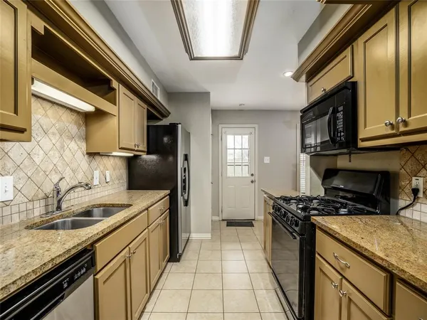 $2,600 | 917 Warren Way, Richardson, TX 75080