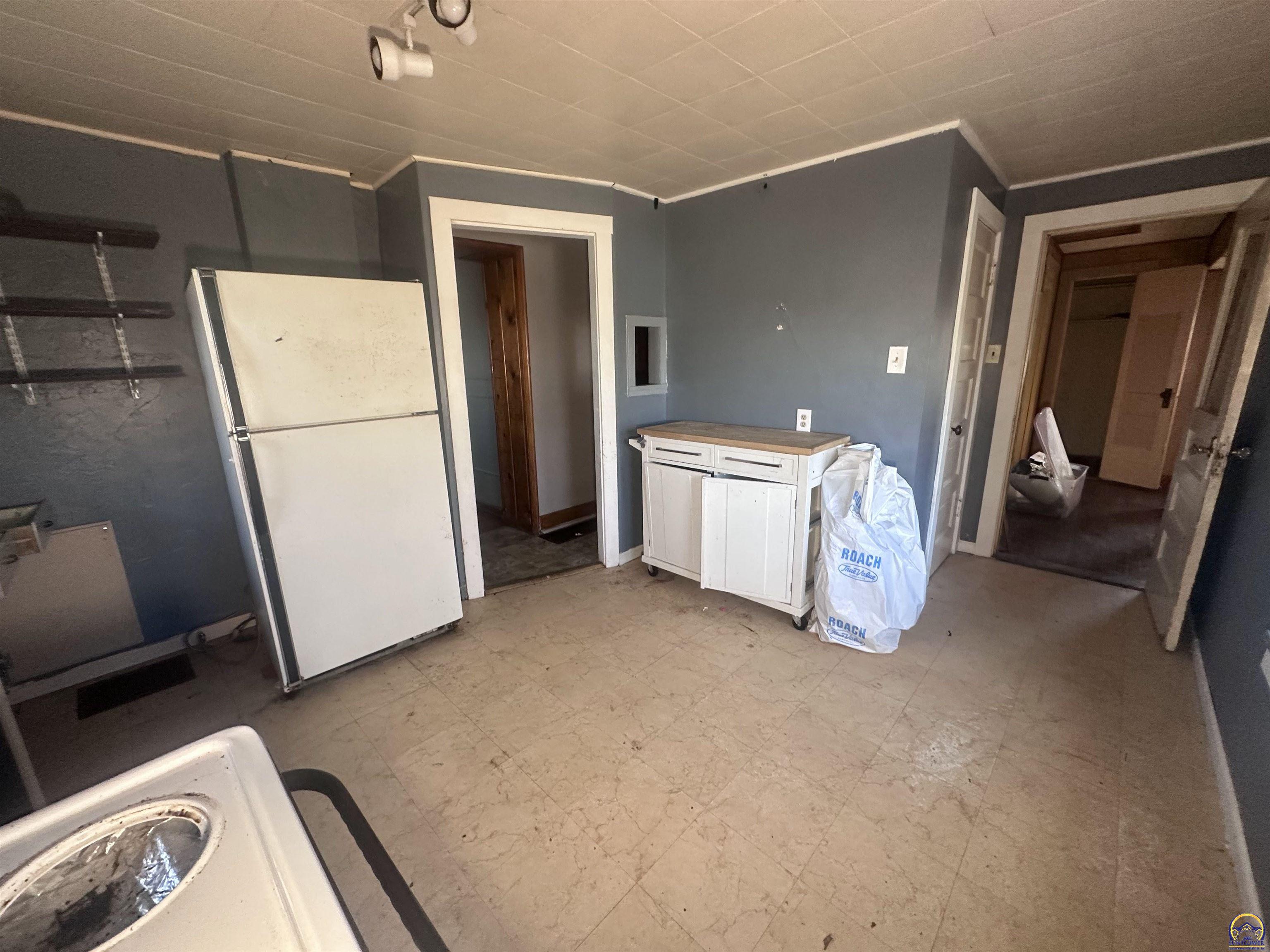 1911 Southeast Iowa Avenue Topeka, KS 66607 - Photo 13 of 44