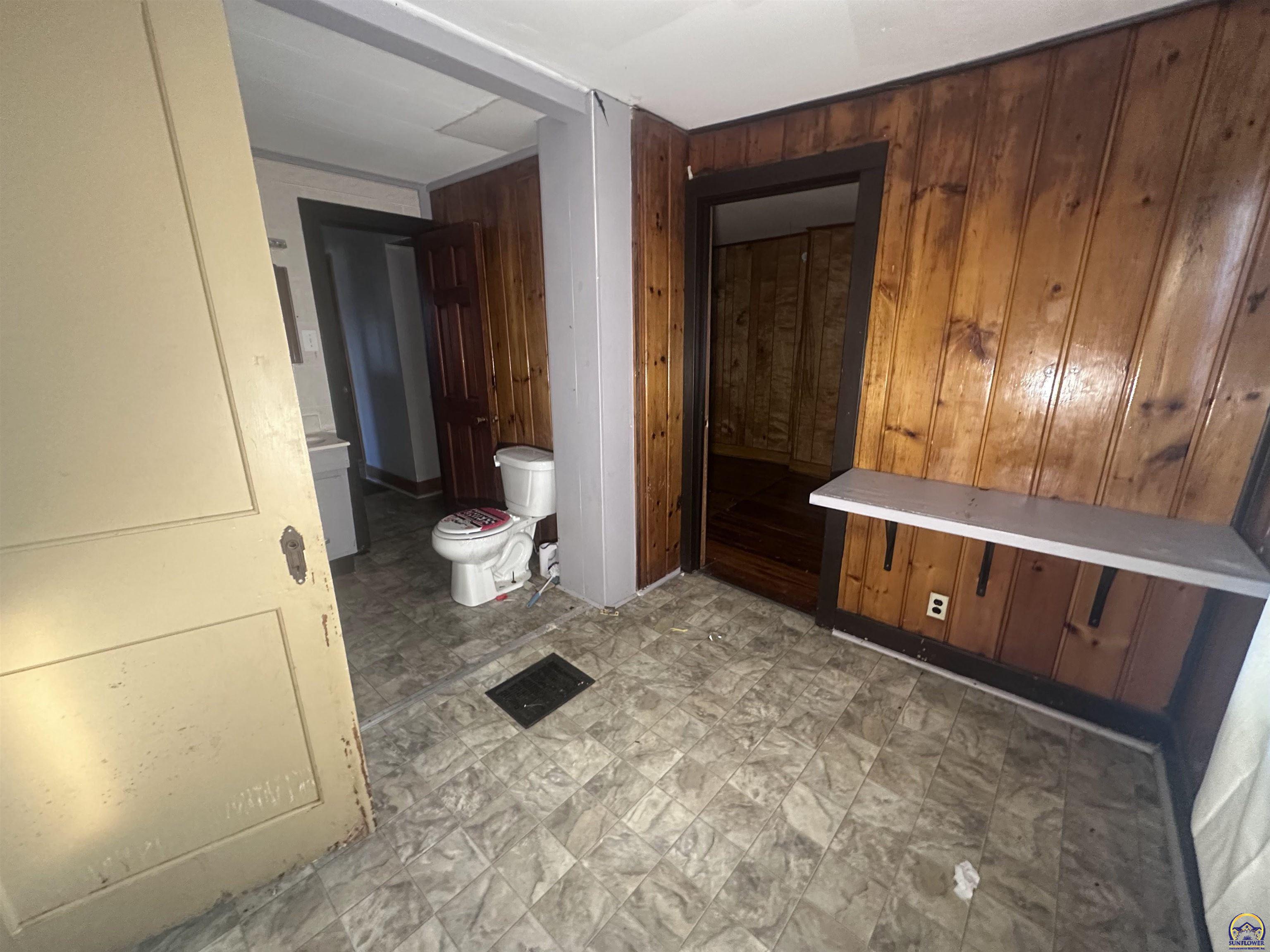 1911 Southeast Iowa Avenue Topeka, KS 66607 - Photo 16 of 44