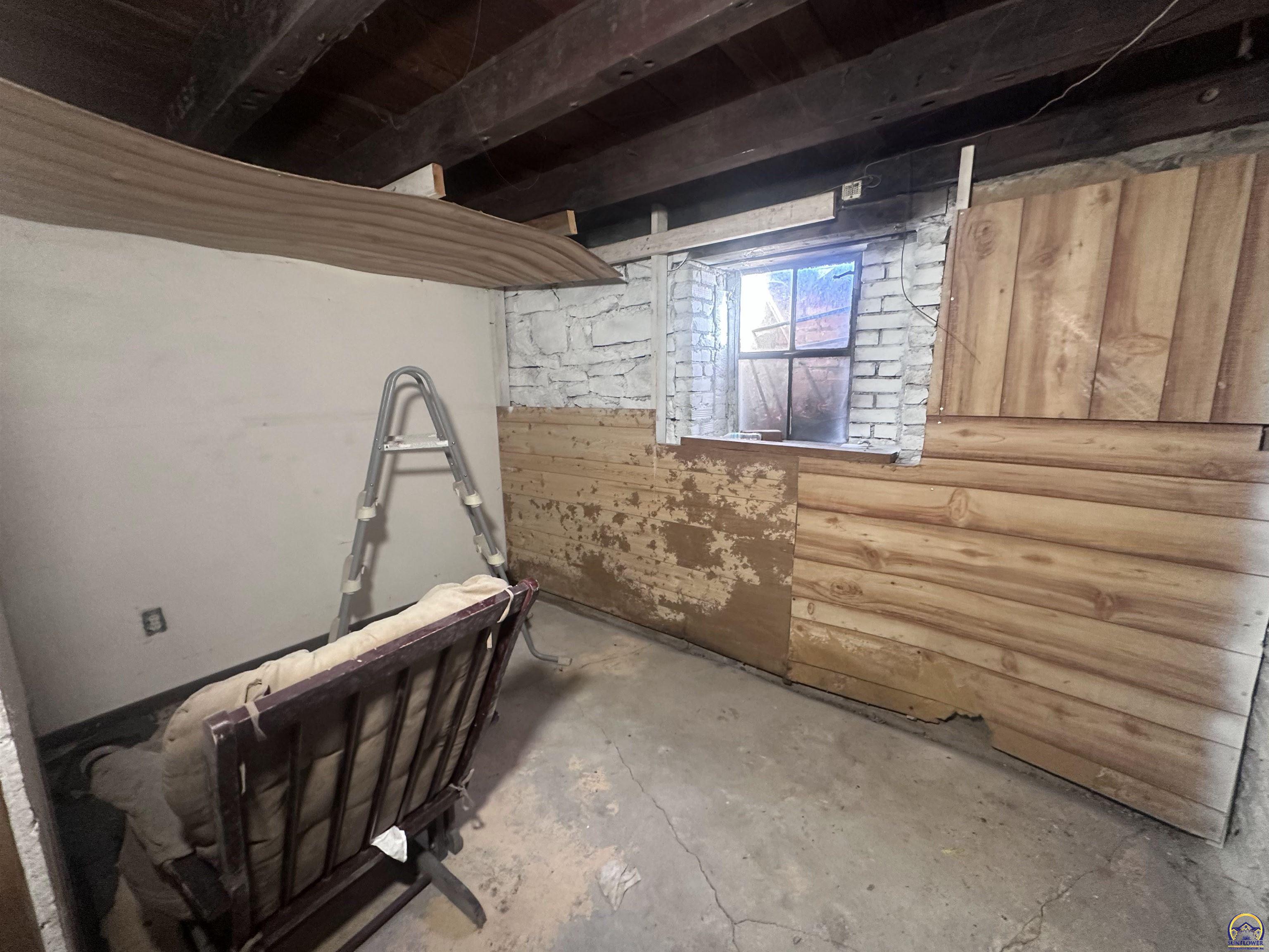 1911 Southeast Iowa Avenue Topeka, KS 66607 - Photo 31 of 44