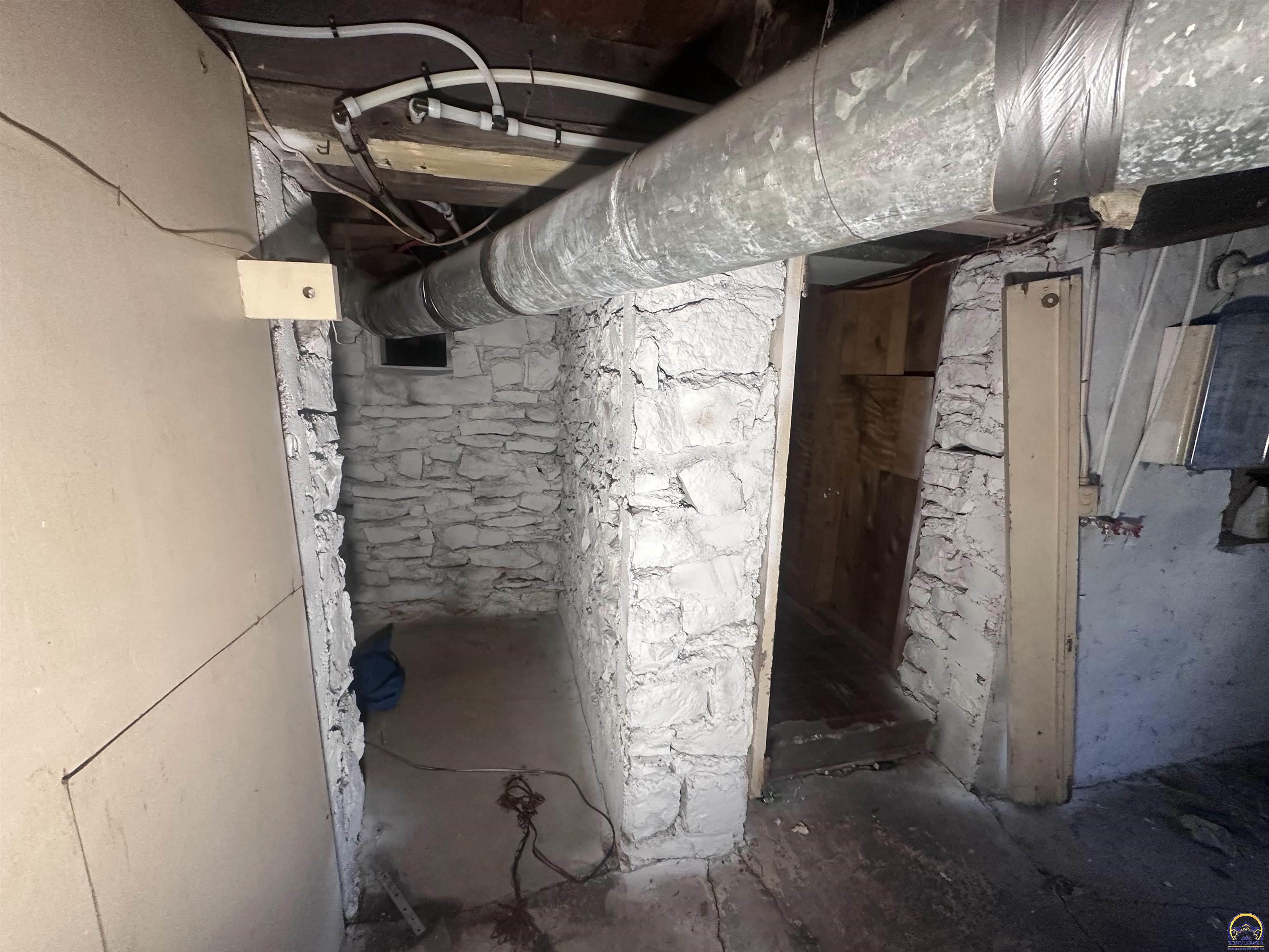 1911 Southeast Iowa Avenue Topeka, KS 66607 - Photo 32 of 44