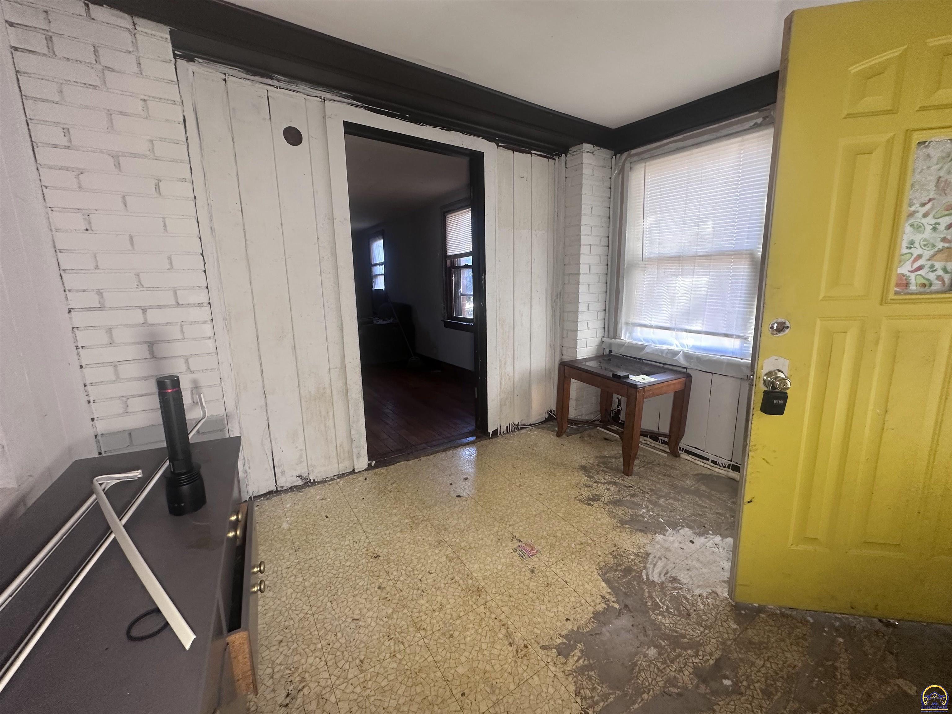 1911 Southeast Iowa Avenue Topeka, KS 66607 - Photo 4 of 44