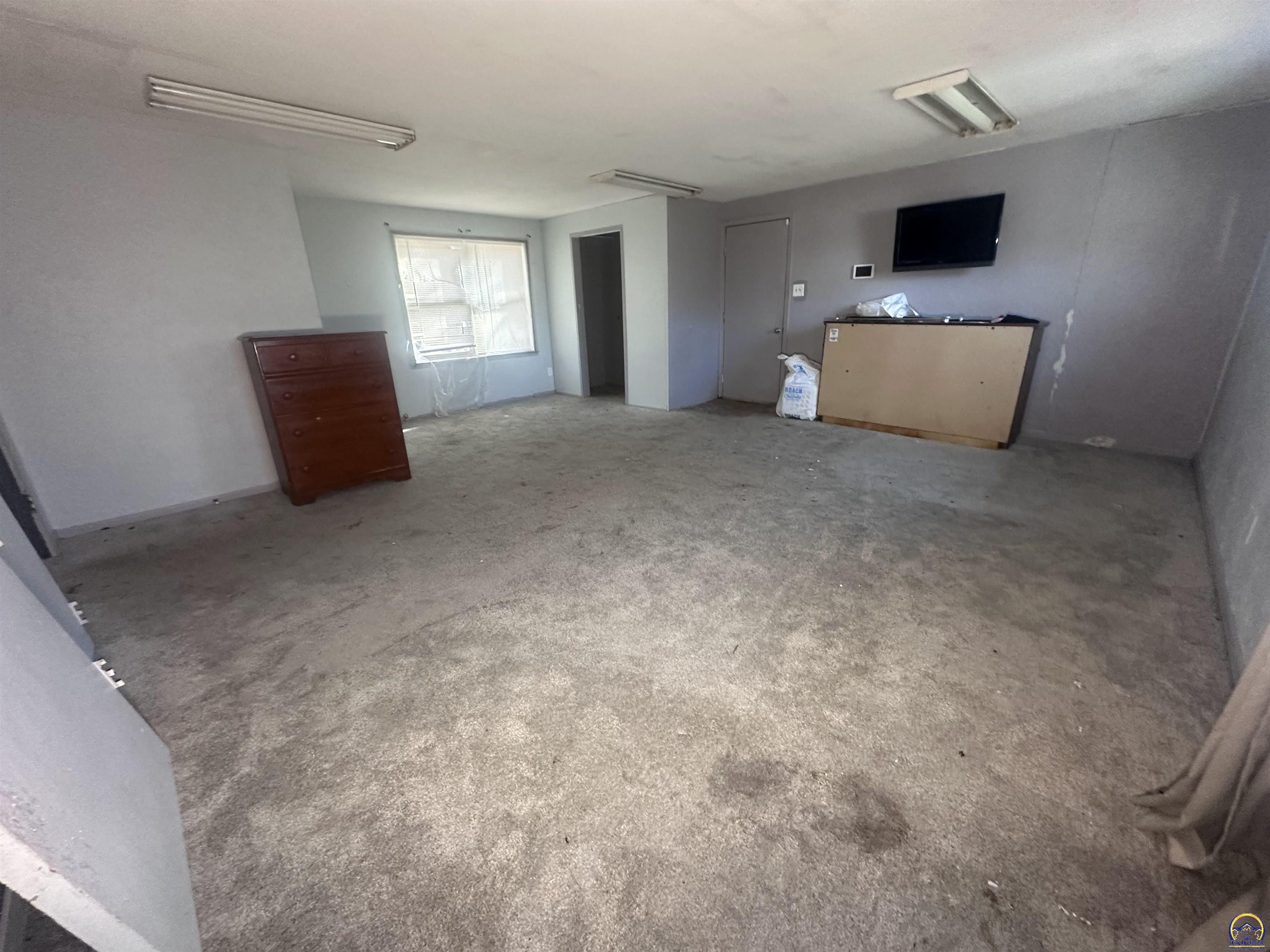 1911 Southeast Iowa Avenue Topeka, KS 66607 - Photo 6 of 44