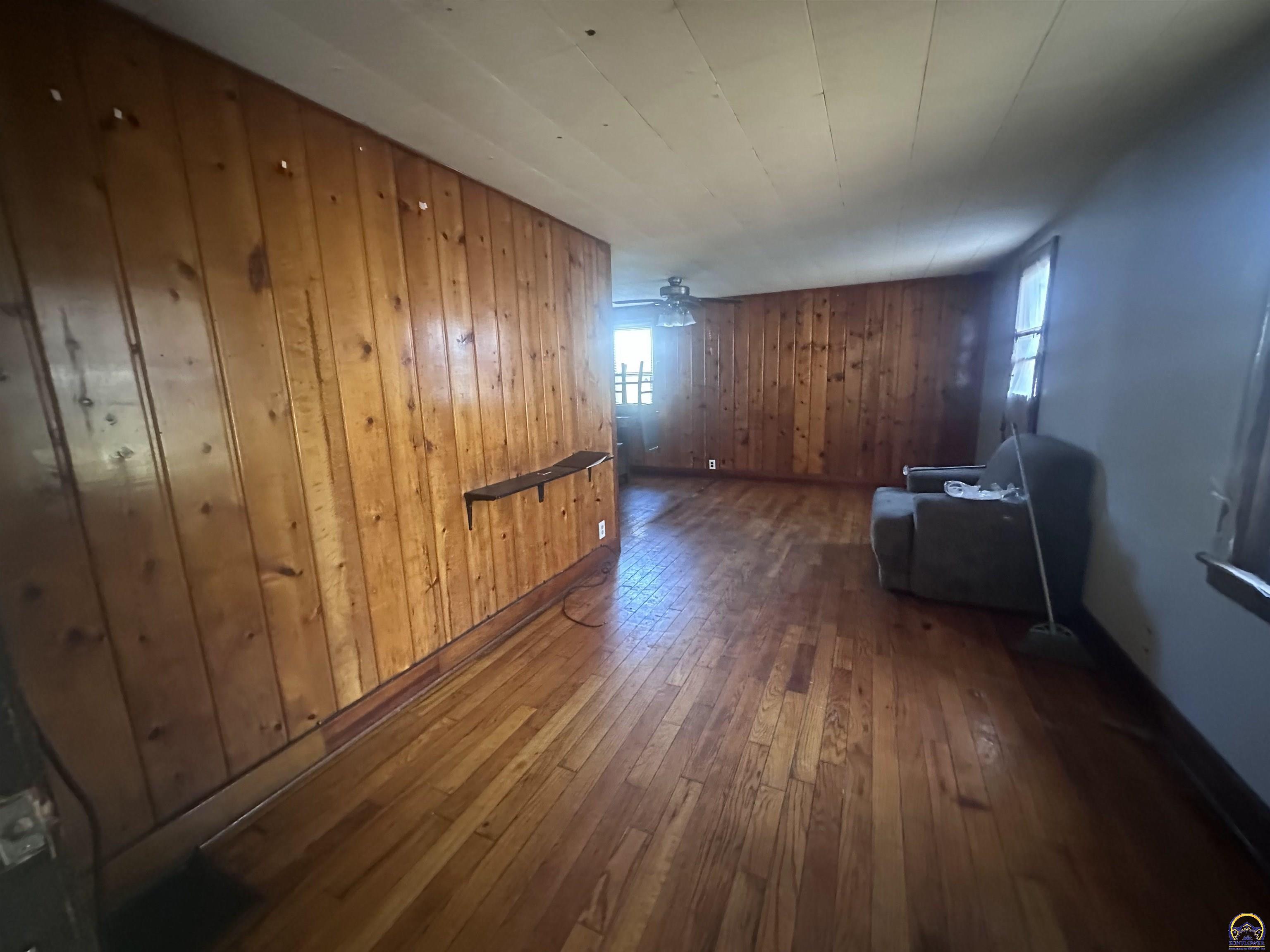 1911 Southeast Iowa Avenue Topeka, KS 66607 - Photo 8 of 44