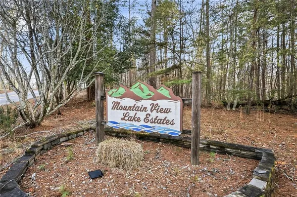 a sign that is sitting in the middle of forest