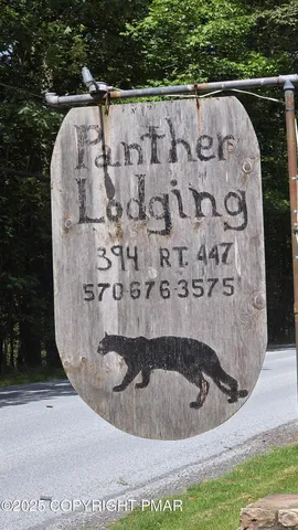 a view of front of a house with a yard