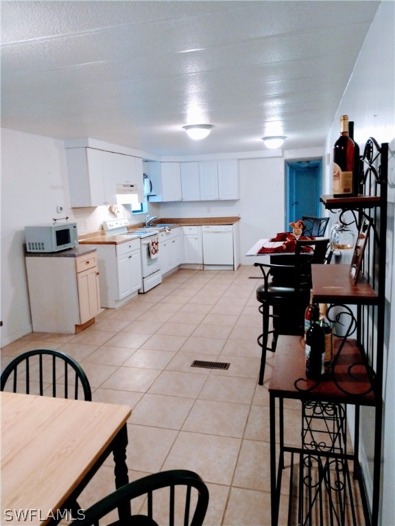 7351 Pinehurst Road Bokeelia, FL 33922 - Photo 16 of 31 a kitchen with a table chairs and a stove