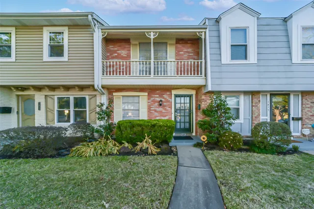 $2,300 | 1413 Ramada Drive, Unit 1413, Houston, TX 77062