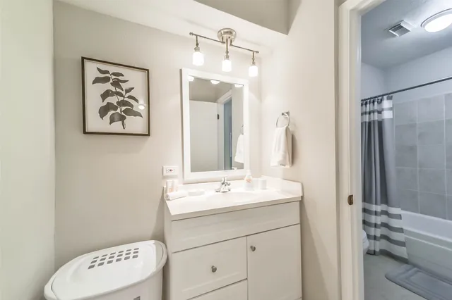 $2,300 | 1413 Ramada Drive, Unit 1413, Houston, TX 77062