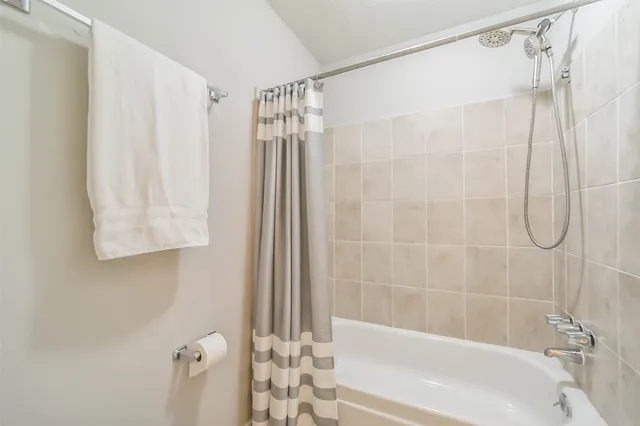 $2,300 | 1413 Ramada Drive, Unit 1413, Houston, TX 77062