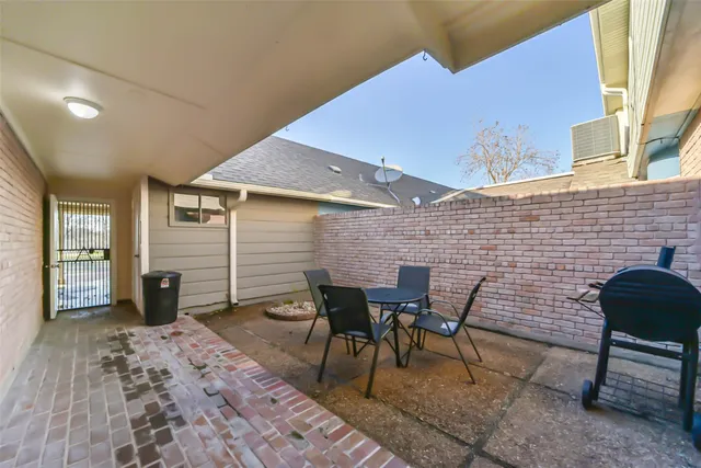 $2,300 | 1413 Ramada Drive, Unit 1413, Houston, TX 77062