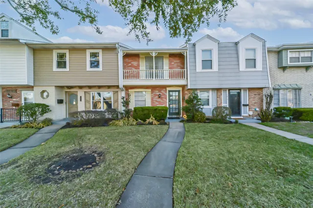 $2,300 | 1413 Ramada Drive, Unit 1413, Houston, TX 77062