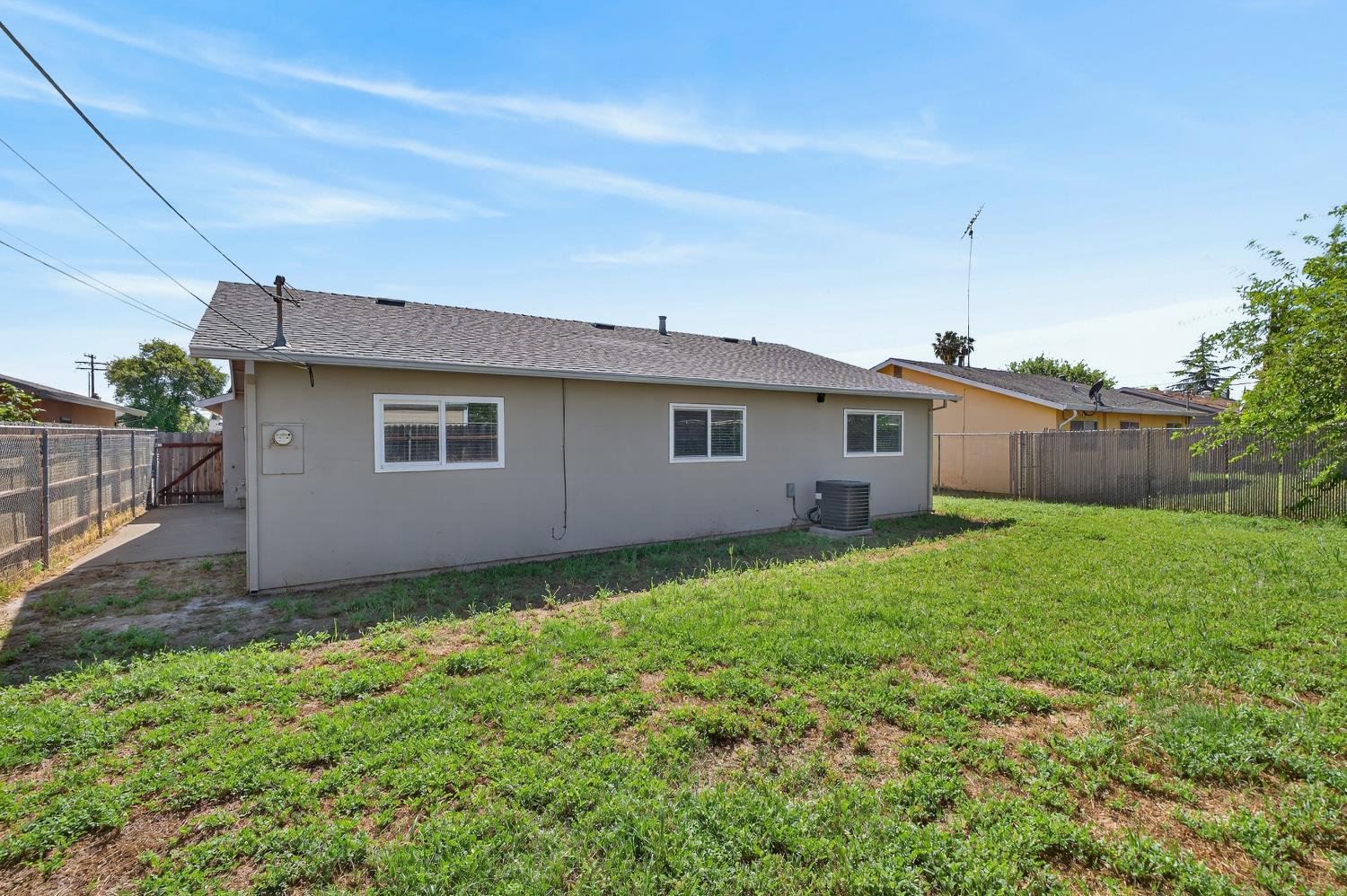 10457 Rockingham Drive Rancho Cordova, CA 95670 - Photo 38 of 49 a view of a backyard with plants and a garden