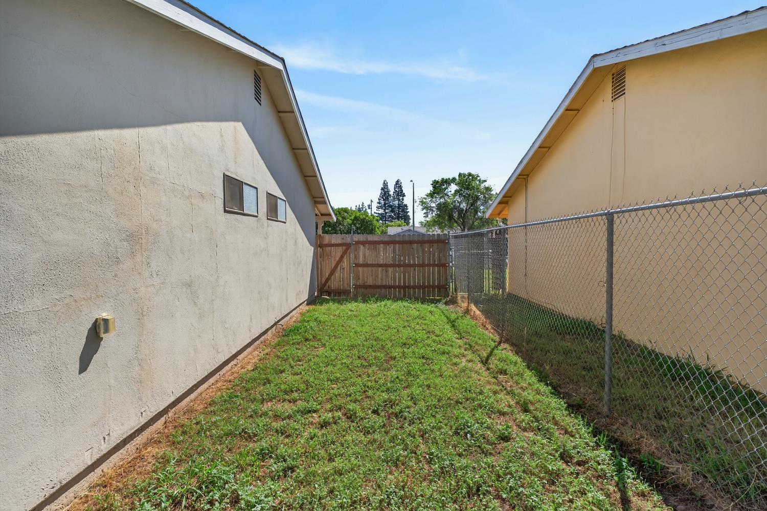 10457 Rockingham Drive Rancho Cordova, CA 95670 - Photo 40 of 49 a view of outdoor space and yard