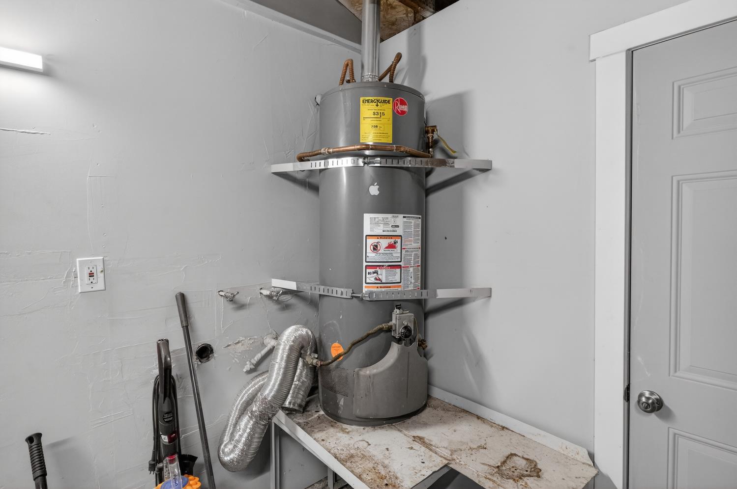 10457 Rockingham Drive Rancho Cordova, CA 95670 - Photo 41 of 49 a room with a couch