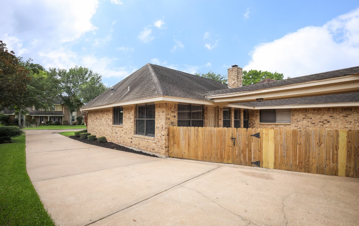 3003 Planters Street Sugar Land, TX 77479 - Photo 17 of 40 a front view of a house with a garden