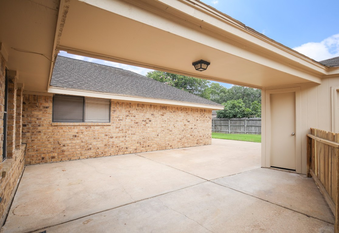 3003 Planters Street Sugar Land, TX 77479 - Photo 25 of 40 a view of backyard with tub