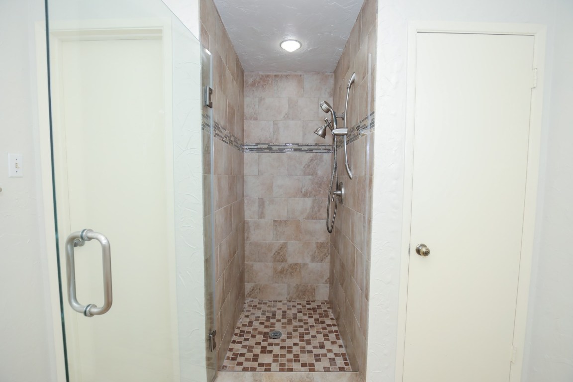 3003 Planters Street Sugar Land, TX 77479 - Photo 34 of 40 a bathroom with a shower