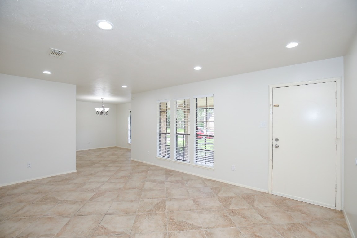 3003 Planters Street Sugar Land, TX 77479 - Photo 9 of 40 an empty room with windows and closet