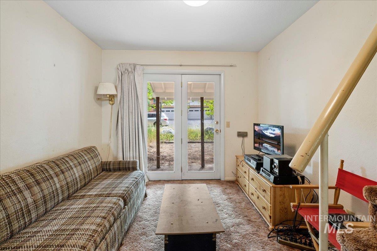 815 Reedy Lane McCall, ID 83638 - Photo 6 of 22 Sitting room featuring carpet floors