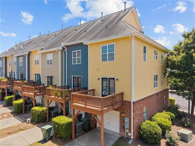 $350,000 | 2001 Summerhouse Road, Cary, NC 27519