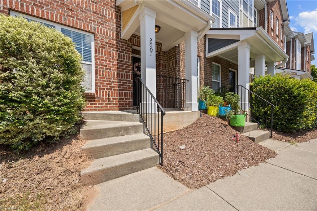 2001 Summerhouse Road Cary, NC 27519 - Photo 14 of 44 Gallery Image 14