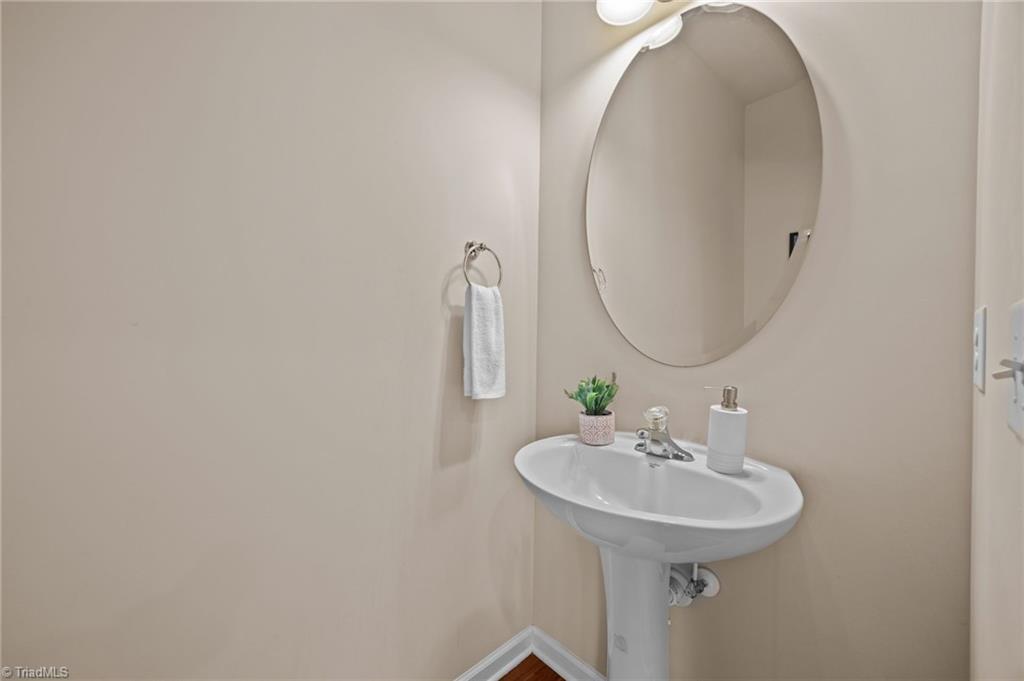 2001 Summerhouse Road Cary, NC 27519 - Photo 21 of 44 Gallery Image 21
