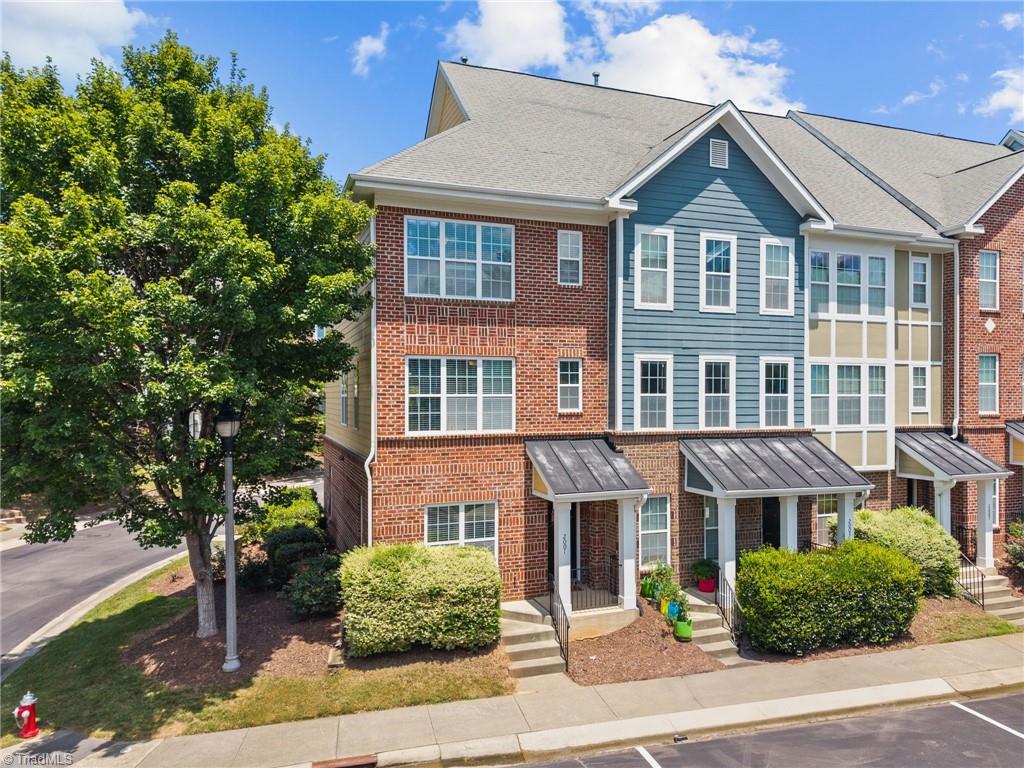 2001 Summerhouse Road Cary, NC 27519 - Photo 5 of 44 Gallery Image 5