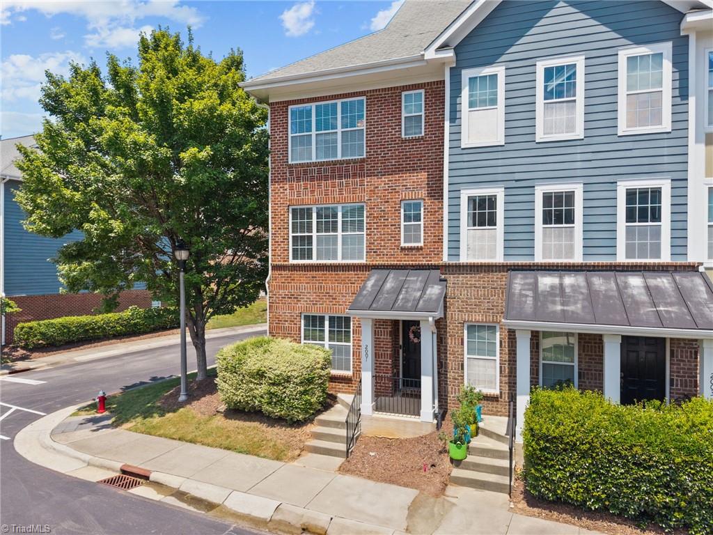 2001 Summerhouse Road Cary, NC 27519 - Photo 6 of 44 Gallery Image 6