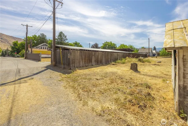 $476,390 | 106-108 West Pleasant Avenue, Cashmere, WA 98815