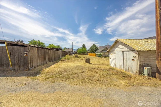 $476,390 | 106-108 West Pleasant Avenue, Cashmere, WA 98815