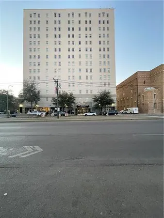 $1,800 | 1205 St Charles Avenue, Unit 814, New Orleans, LA 70130