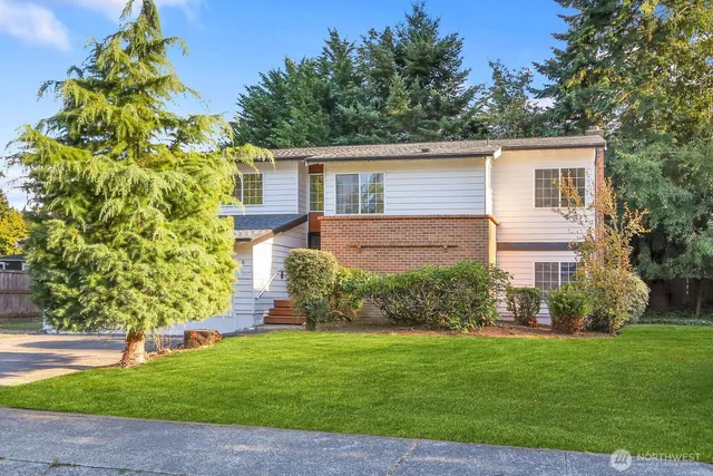 $1,049,500 | 1621 North 201st Street, Shoreline, WA 98133