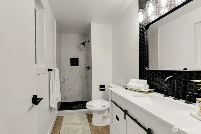 $1,049,500 | 1621 North 201st Street, Shoreline, WA 98133