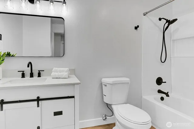 $1,049,500 | 1621 North 201st Street, Shoreline, WA 98133