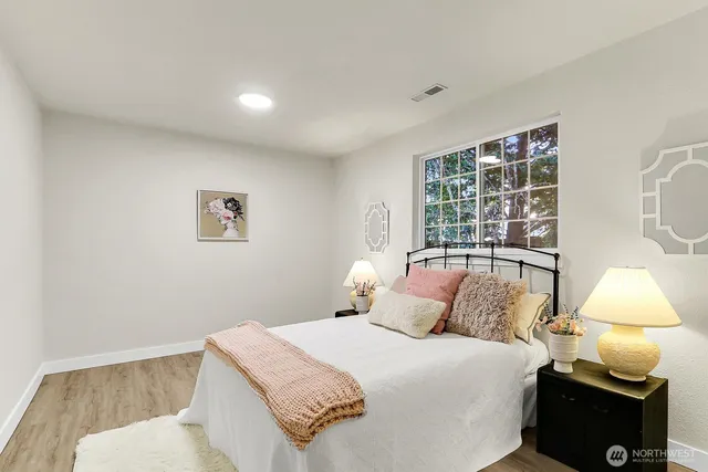 $1,049,500 | 1621 North 201st Street, Shoreline, WA 98133